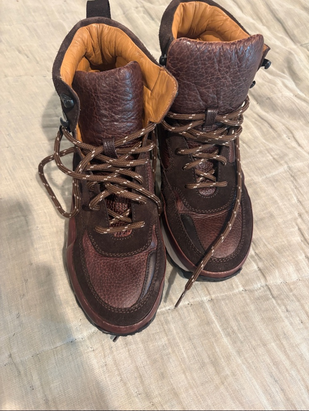 Men's  Magnanni Brown Leather Hiking Boots - Rugged Outdoor Style size 9